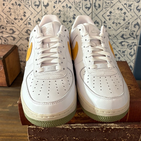 Nike White and Gold Athletic Shoes - Picture 3 of 6